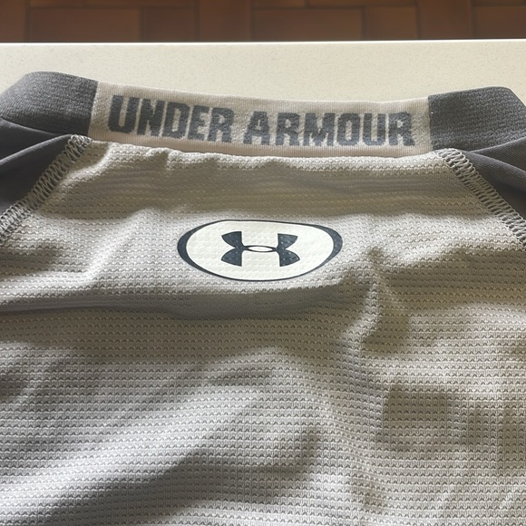 Under Armour Heat Gear compression shirt - Picture 6 of 6